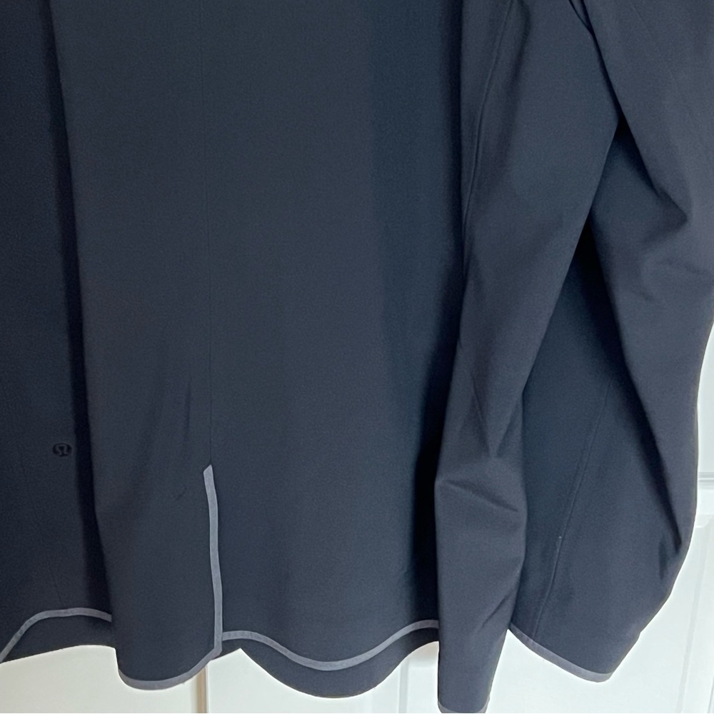lululemon athletica Men's Black Tech Jacket - Picture 7 of 9